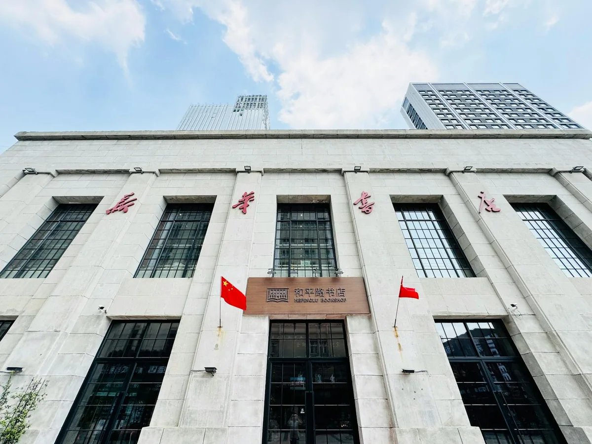 作业步骤页面上五阶段流程条与阶段状态标记的排布示意